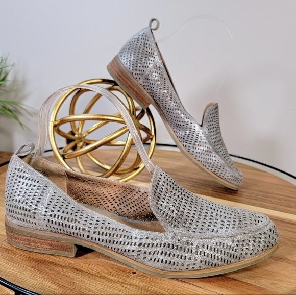 Crown Vintage Silver Metallic Loafers Flats Perforated Size 6 - Picture 12 of 17